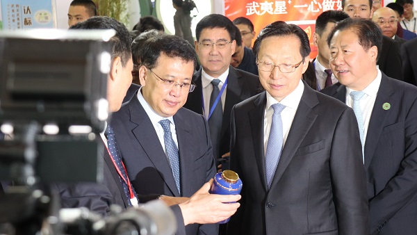 ũҵũ´å²¿²¿³¤º«³¤¸³£¨ÓÒ£©¡¢Õã½Ê¡Ê¡³¤Ô¬¼Ò¾ü£¨×ó£©Ñ²¹ÝÏÖ³¡ ũҵũ´å²¿²¿³¤º«³¤¸³£¨ÓÒ£©¡¢Õã½Ê¡Ê¡³¤Ô¬¼Ò¾ü£¨×ó£©Ñ²¹ÝÏÖ³¡