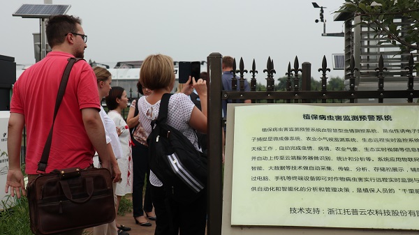 ÑÐÐÞ°àÒ»ÐÐÀ´µ½ÓÉ97¹ú¼ÊÓëÏôɽũ¿ÆËùÍŽá´î½¨µÄÏÖ´úũҵ¹¤ÒµÔ°¾ÙÐп¼²ì ÑÐÐÞ°àÒ»ÐÐÀ´µ½ÓÉ97¹ú¼ÊÓëÏôɽũ¿ÆËùÍŽá´î½¨µÄÏÖ´úũҵ¹¤ÒµÔ°¾ÙÐп¼²ì