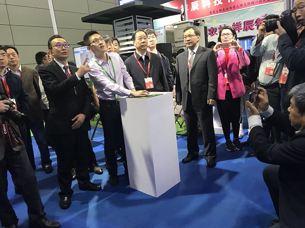 ����ũ���ƹ�������������Ρ������Ը����κ��й�ũҵ�����ƹ�Э��������᳤��Ħ����ⱨ����ƽ̨������װ��