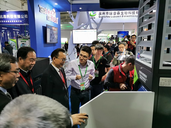 ����ũ���ƹ�������������Ρ������Ը����κ��й�ũҵ�����ƹ�Э��������᳤��Ħ����ⱨ����ƽ̨������װ��