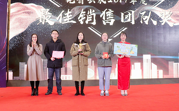 97�����Ƚ��Ŷ���С��˽�ҵİ佱˲�䣨���֣�