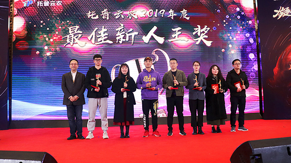 97�����Ƚ��Ŷ���С��˽�ҵİ佱˲�䣨���֣�