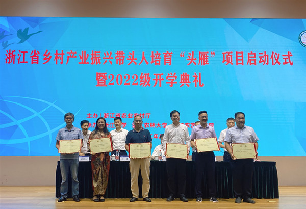 ³ÂÓåÑô¶Ê³¤ÊÜÆ¸Îª¡°Í·Ñ㡱ÏîÄ¿´´Òµµ¼Ê¦ ³ÂÓåÑô¶Ê³¤ÊÜÆ¸Îª¡°Í·Ñ㡱ÏîÄ¿´´Òµµ¼Ê¦